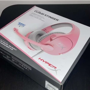 HyperX Cloud Stinger  - Säljer ett par headset som är helt nya på grund av att jag har andra och har inte använt dessa