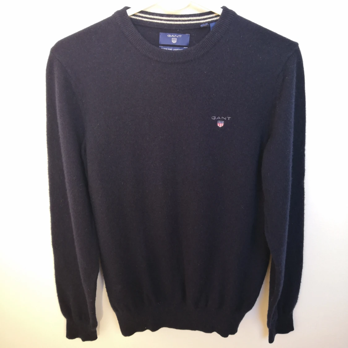 Mörkblå Lammullströja från GANT 