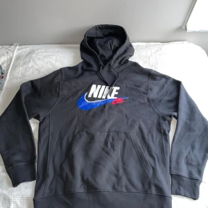 Helt ny Nike hoodie  - Helt ny och helt oanvänd!!