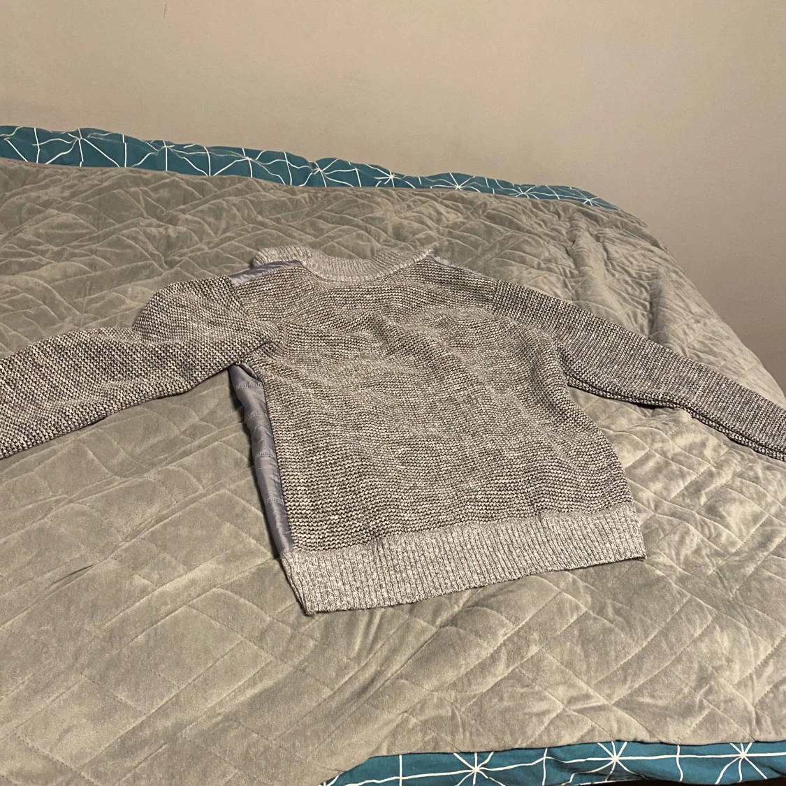 Grå cardigan med stickade ärmar - 92