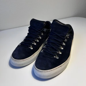 Diemme skor - Diemme skor i väldigt bra skick. Skulle säga 8,5/10. Nypris är runt 3 699 mitt pris 2299! Allt OG finns! Skriv vid funderingar!