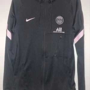 Psg hoddie St small  - Supersnygg psg hoddie St small  I bra använt skick Hund finns I hemmet 
