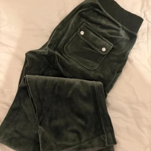 Mörkgröna jucy byxor - Jucy byxor i bra skick!