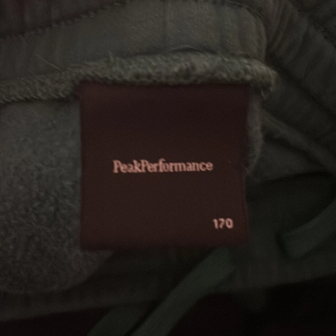 Mörkgrönt mjukis set från Peak Performance  - 90