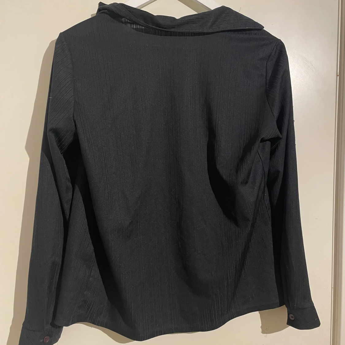 Svart långärmad skjorta - 90