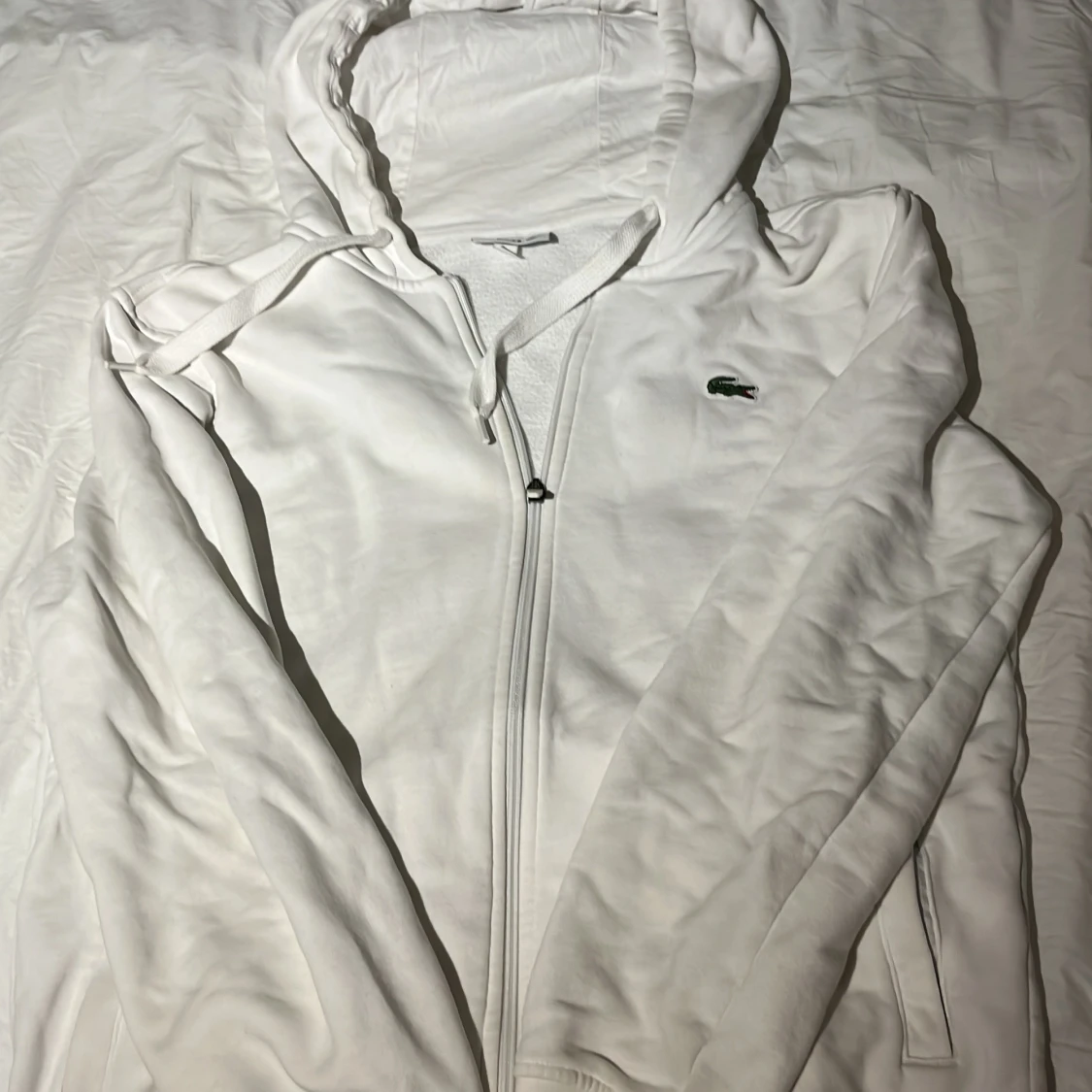 Vit hoodie från Lacoste