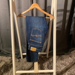 Nudie Jeans - Nudie Jeans Grim Tim Indigo Myth Skick: 9/10 Färg: Indigo Myth Storlek: W30 L32 Hör av er vid fler frågor eller funderingar!🙌😊 // Hugo 