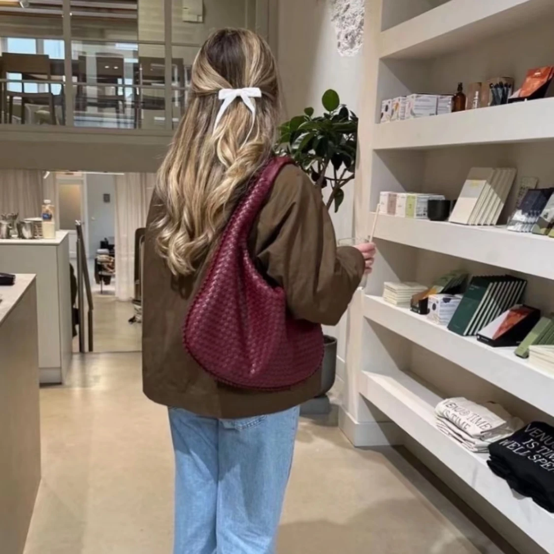 Röd flätad axelväska från YAMZ - 93