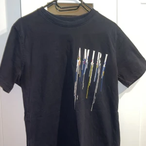 Amiri T-shirt - Säljer min Amiri T-shirt för 300. Den är helt ny. Storlek M. 