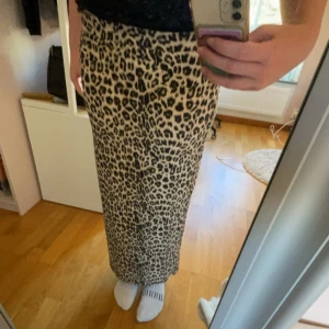 Leopardmönstrad långkjol från Lager 157 - Säljer en super fin leopardmönstrad kjol ifrån lager 157. ALDRIG använd ny med prislapp. Nypris 150kr.❣️