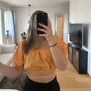 Orange topp - Orange topp med snörning, använd en gång pris kan diskuteras 