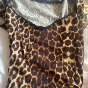 Leopard topp - Säljer denna populära leopard tröjan!🤪 skriv innan ni använder köp nu ❤️❤️