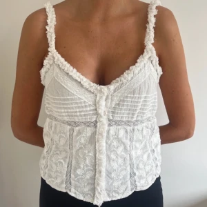 Topp - Säljer den här söta toppen från zara. Passar mig som har strl S