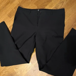 Kostymbyxor  - Svarta kostymbyxor köpta utomlands. 