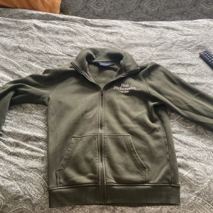 Peak performance  - Går och ta på sig den till allt