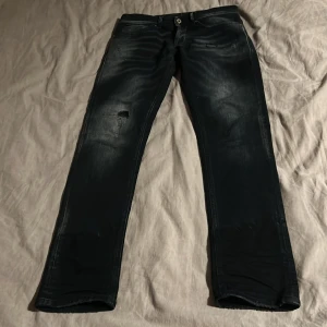 Dondup jeans  - Säljer dessa riktigt feta jeans i storlek 32 ny pris är 4000 mitt pris 1200 jeansen är som nya, så skicka 10/10