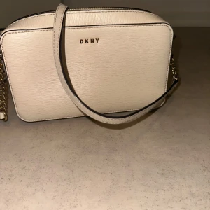Dkny - DKNY väska Fint skick  