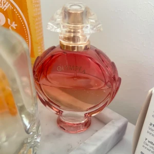 Paco Rabanne Olympea Legend  - Olympea legend från Paco Rabanne. Går ej att köpa längre! Mer än halva kvar. Köpt för 700kr