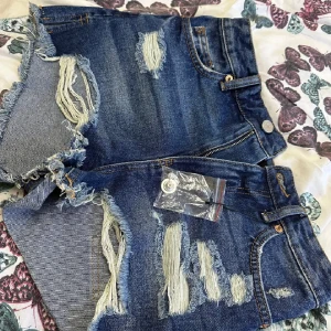 Jeans shorts - Hej säljer dessa Jeans shorts ifrån new yorker då de sitter lite stort på mig. Endast testade! 75 + frakt 💞