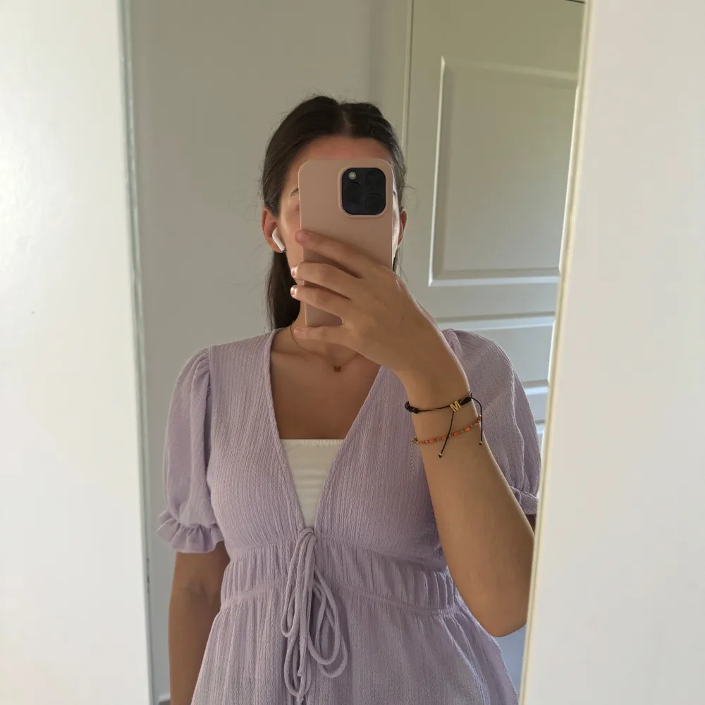 Lila peplum blus/topp från Gina, använd 1-2 gånger. Blusar.