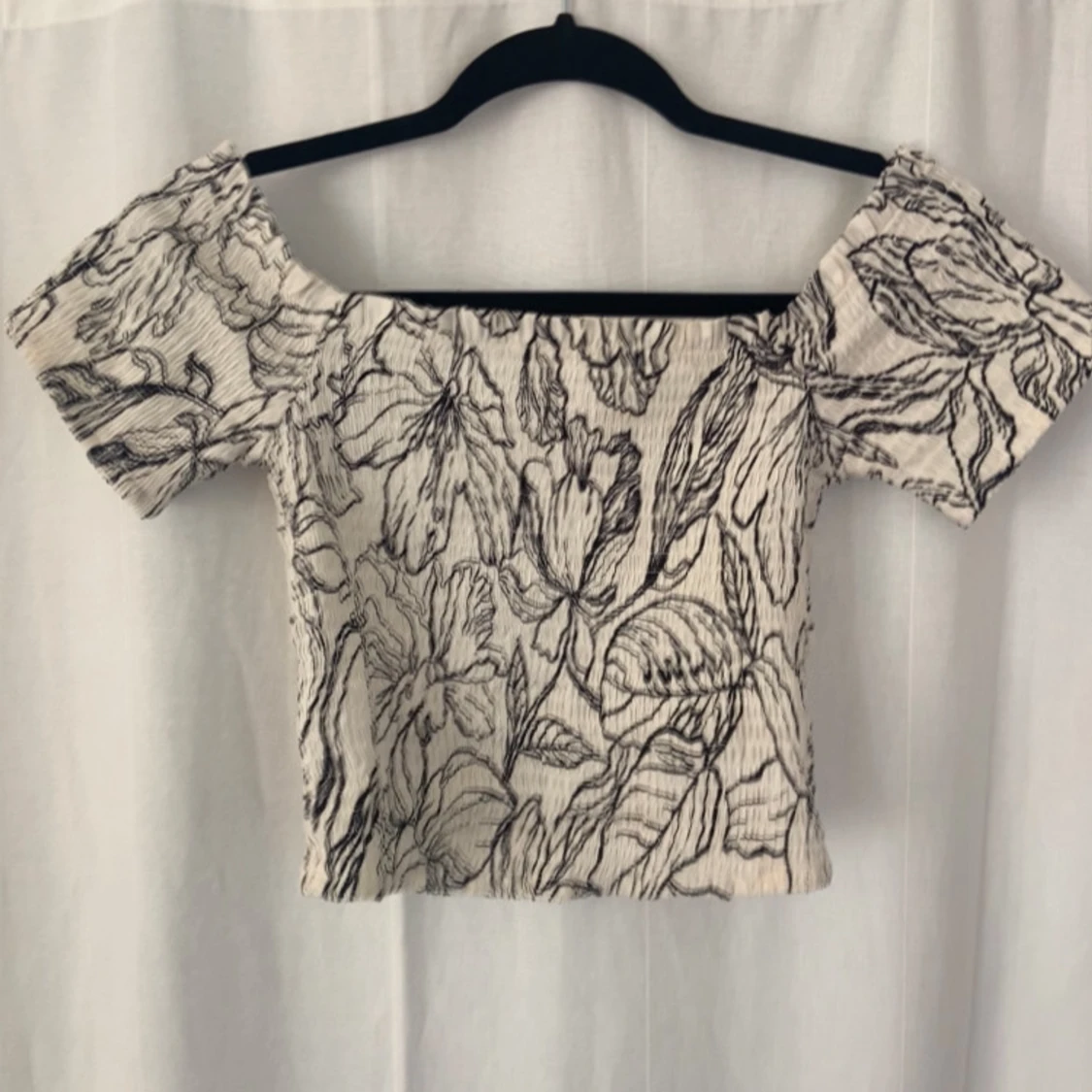 Blommig offshoulder topp - 90