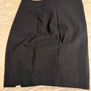 Kjol från H&M strl 38. - Kjol från H&M i storlek 38. Oanvänd.