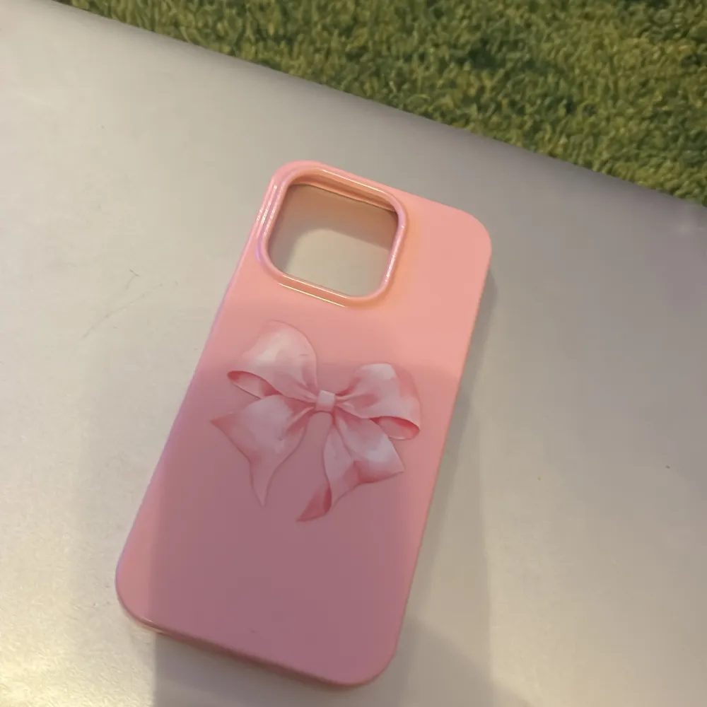 Fin rosa mobil skal för iphone 15 pro från shein❤️. Övrigt.