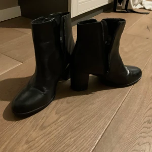 Svarta låga boots  - Bra skick inte använda så mycket 