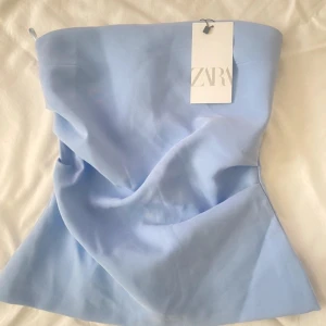 Bandeau topp zara  - säljer denna helt nya bandeau från zara då den tyvärr var förstor!💕pris kan diskuteras   