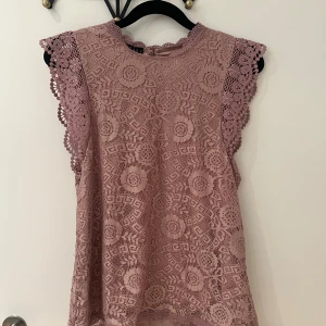 Spets topp - Så fin spelstopp från veromoda❣️Storlek S