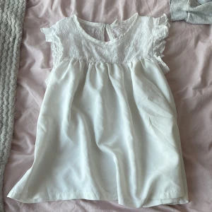 Tröja med detaljer - Fin tröja med detaljer