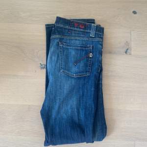 Tjenna! säljer dessa dondup jeans som är helt plain och snygga i storlek 32/34 Hör av er vid frågor! 