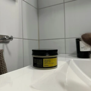 Cosrx Snail 92 - Använd ett par gånger (med spatel) min hy föredrar min förra kräm. Annars superbra o trevlig. Köpt för ca 1,5 månad sedan men inte använt mycket