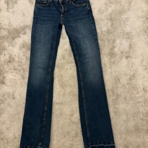 Lågmidjade jeans - Jättefin lågmidjade jeans från zara!