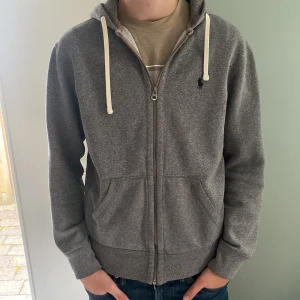 Ralph Lauren hoodie - Skick 9/10 inga defekter Modellen är 176 Perfekt nu till hösten🍂🍁