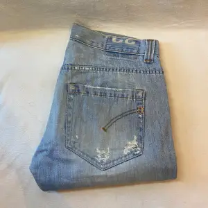 Exklusiva Dondup jeans i fet färg - storlek 32 - nyskick - STEAL 🚨