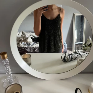 Guldlinne - Guldglittrande i storlek S från Åhlens