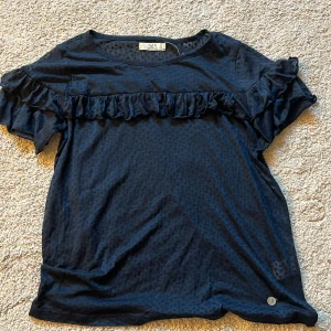 Topp - Sjukt söt topp säljer då den ej kommer till användning längre 🥰🥰