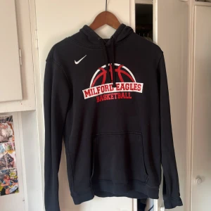 Retro nike hoodie - Köpte denna på en vintage hemsidan, men den kimmer tyvärr inte till användning längre 