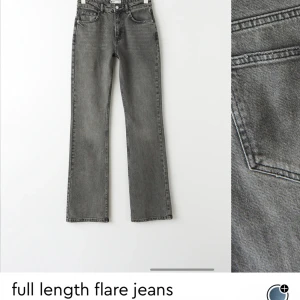 Grå jeans - Snygga grå jeans från ginatricot i modellen ”full length flare”, storlek 38 men liten i storlek!🩶