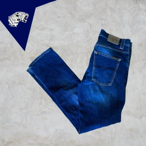 NUDIE JEANS GRIMTIM  - Nudie jeans Grim Tim | Skick: 8,5/10 | Strl W33 L32 | Modellen är 182cm | Hör av dig om du undrar någonting!