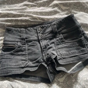 Jeans shorts - Lågmidjade unika jeans shorts 