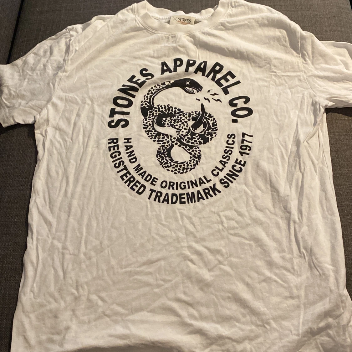 Vit t-shirt från Stones Apparel Co - 90