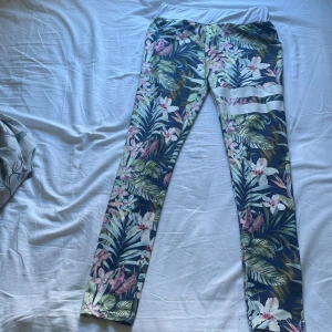 Stronger  - Stronger thights i storlek S säljer för 100