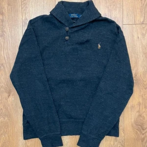 Ralph lauren kofta - Riktigt fet ralph lauren kofta  Passar till det mesta med dens unika färg  Bara använd ett par gånger  