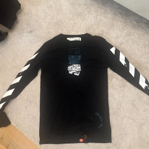 Off white tröja! - Skit cool off white tröja som inte jag använder längre👌🏻
