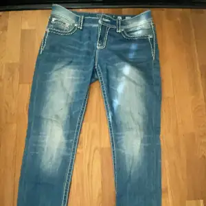 skitsnygga miss me jeans, skinny passform men sitter mer som straight. köpta på plick för 700kr