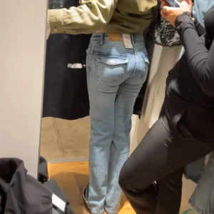 Jeans - Fina jeans som knappt är använda, de är i full length XS ❣️ köpta för 400kr