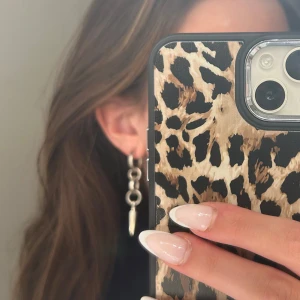 Maria nilsdotter örhänge - Säljer mitt fina maria nilsdotter örhänge i silver, pågrund av ingen användning, skriv privat för mer frågor💕