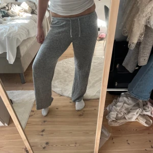 Gråa mjukisar - Super sköna, bra i skick, typ aldrig använda så inga hål eller andra defekter🩷